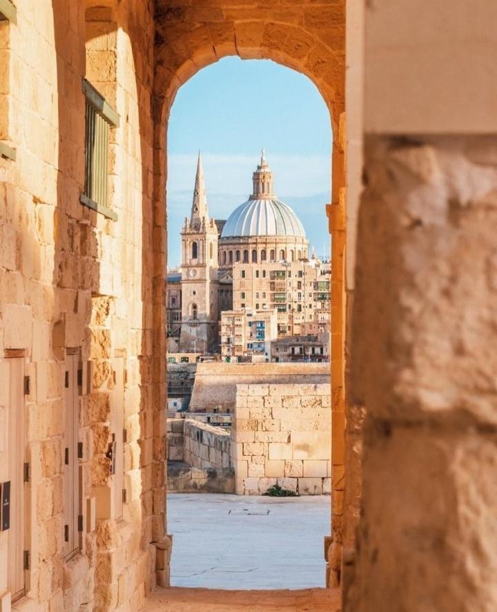 Limestone Suites Слима Экстерьер фото